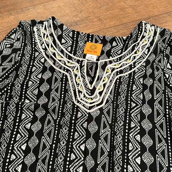 Geometric Pattern Tunic - Picture 4 of 4